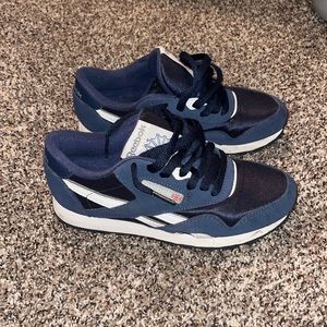 Navy Reebok tennis shoes